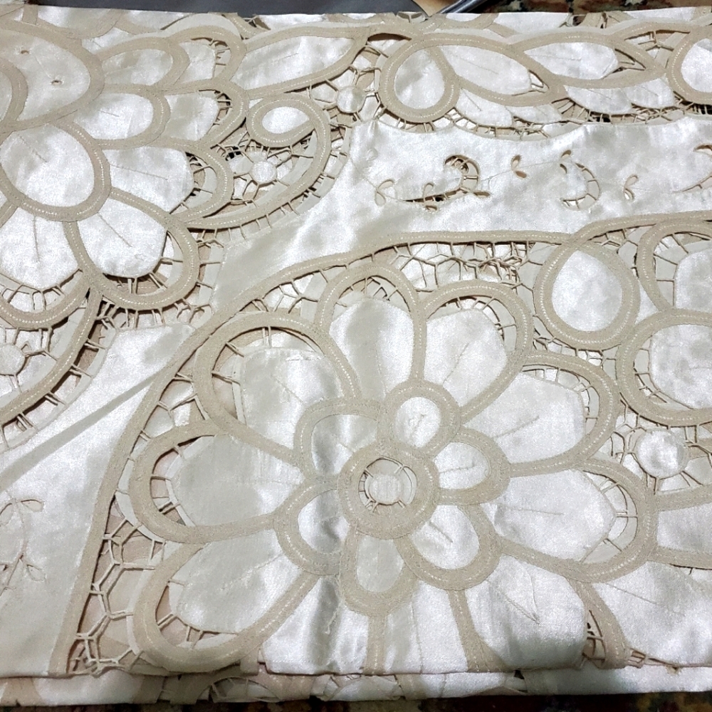 New Cream Embroidered Silky Tablecloth with Napkins